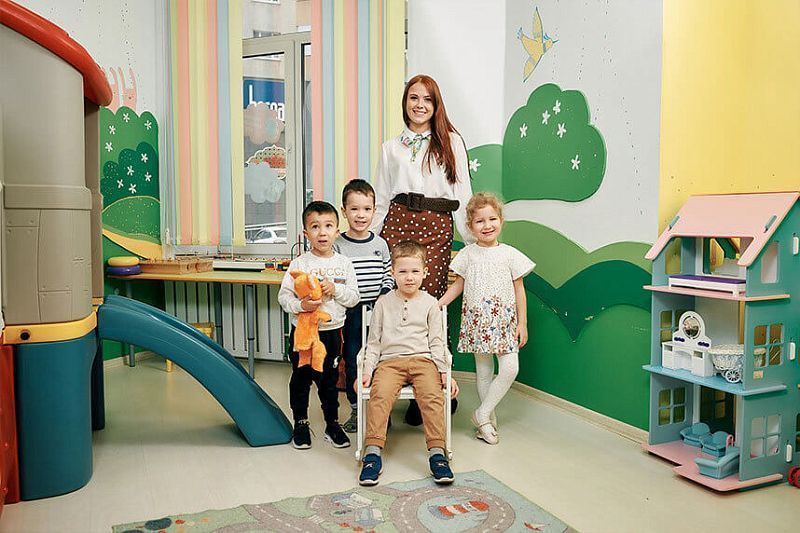 Детский центр, <a href="#form">где обучение не выглядит скучно</a>. «Яркие дети» объединяют методики, учебники, онлайн-игры и программы, одобренные Министерством образования
