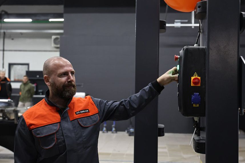 «FIT SERVICE» и «Ренессанс Страхование»: автовладельцы назвали худших советчиков по ремонту авто