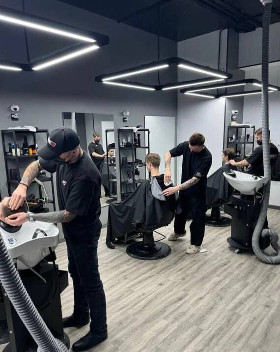 Мужики без пафоса: как франшиза «МУЖИКИ ПРО» стала самой быстрорастущей сетью барбершопов России