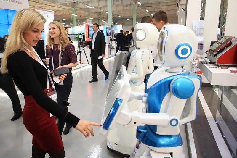 франшиза аренды роботов с искусственным интеллектом ROBOMAX