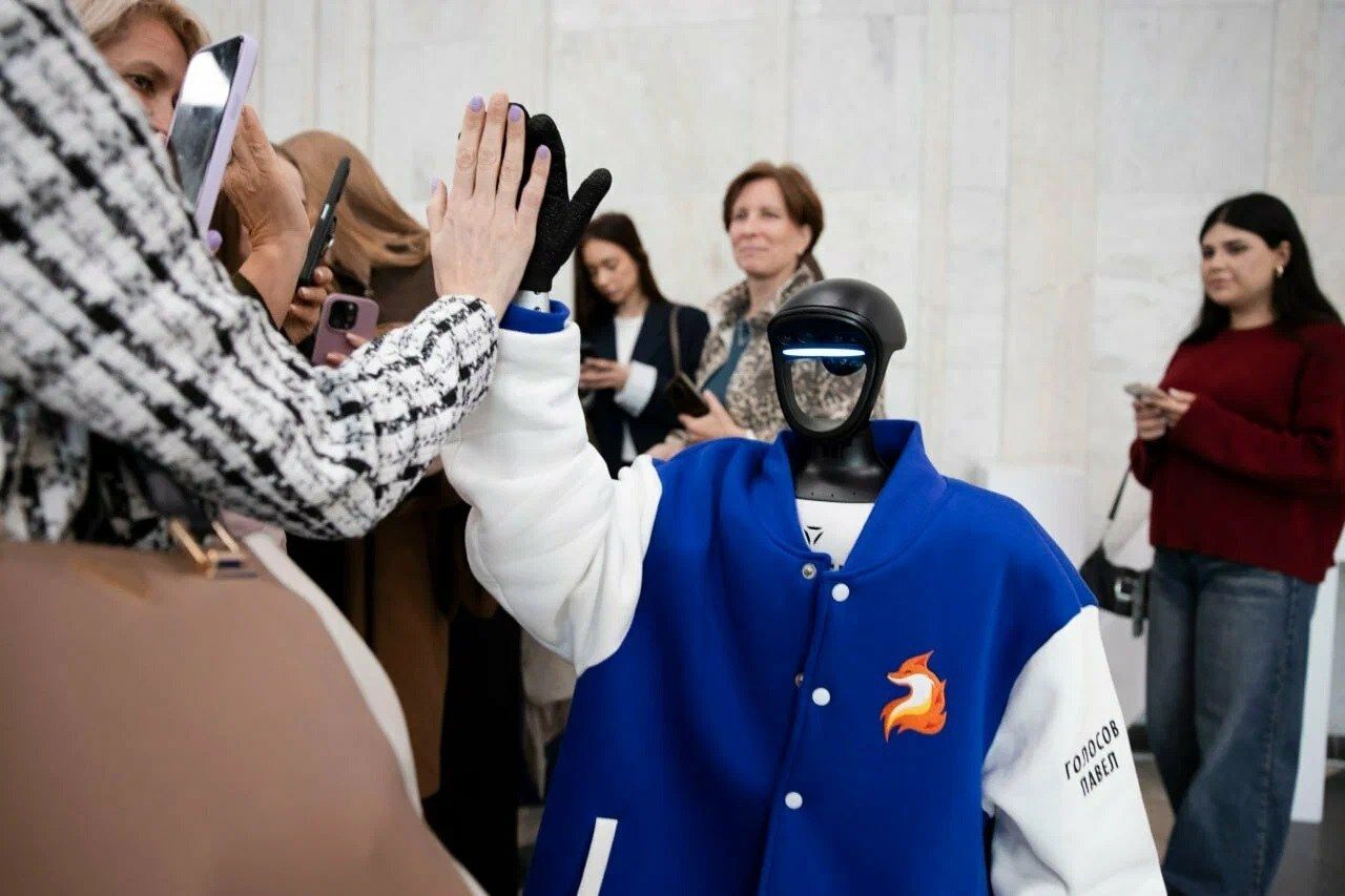 Заработать на роботах: как устроена первая франшиза магазина гуманоидов в России Qubot