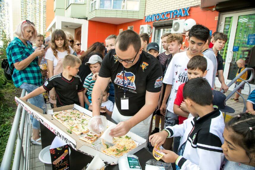 В Москве испекли 300 000-ную метровую EpicPizza
