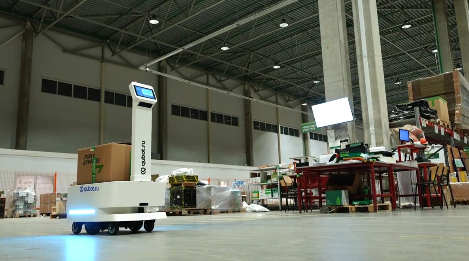 Заработать на роботах: как устроена первая франшиза магазина гуманоидов в России Qubot