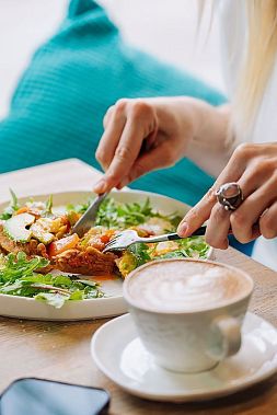 Франшиза кофейни с авторской кухней HOT BLACK